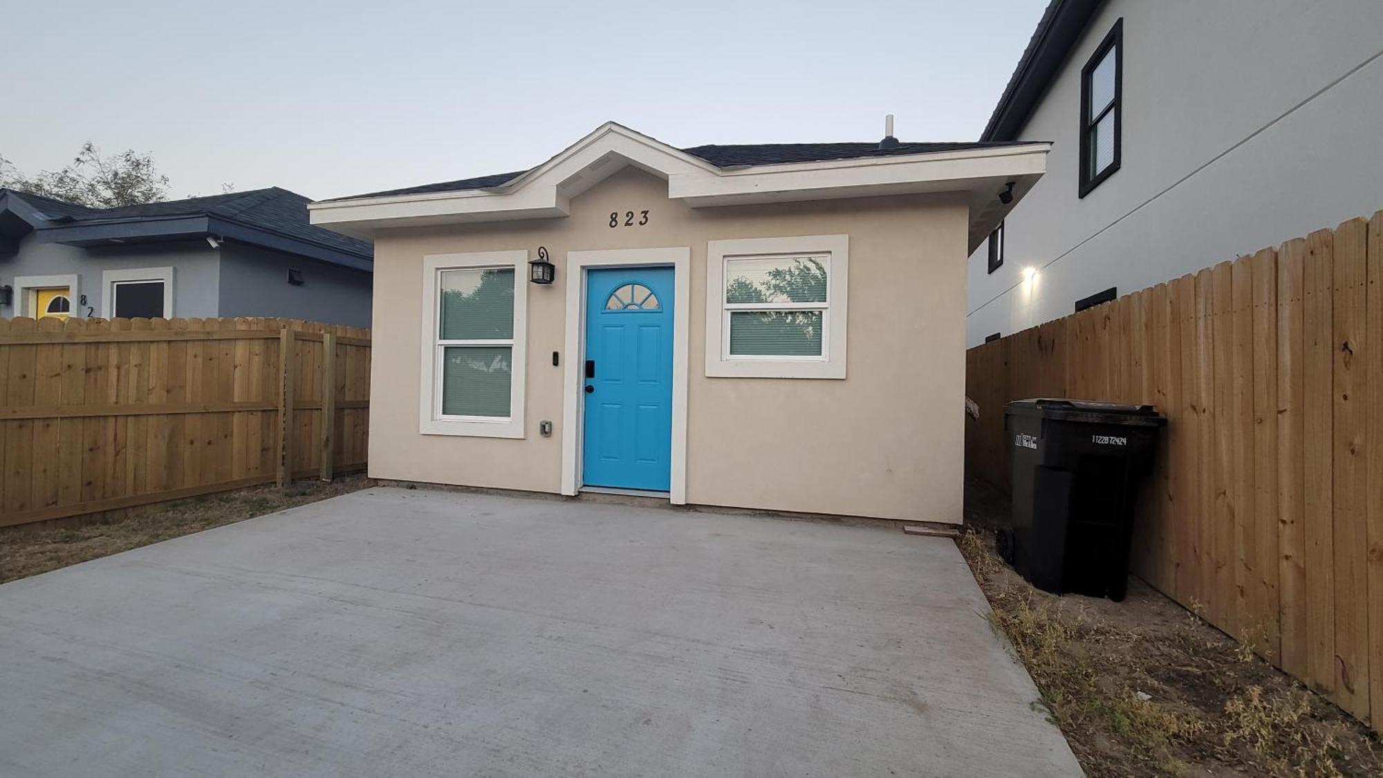 The House With The Blue Door. Appartement McAllen Buitenkant foto